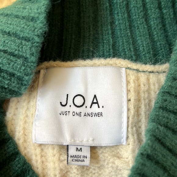 J.O.A. Cream/Hunter Green Mock Neck Sweater-M - Picture 6 of 6